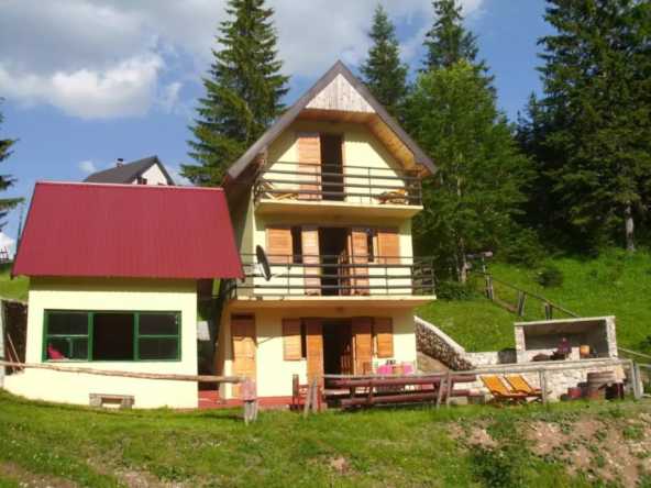 Zwei Häuser in Ivan Do, Zabljak