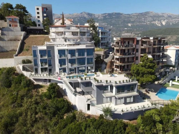 Villa 336 qm in Budva mit Schwimmbad